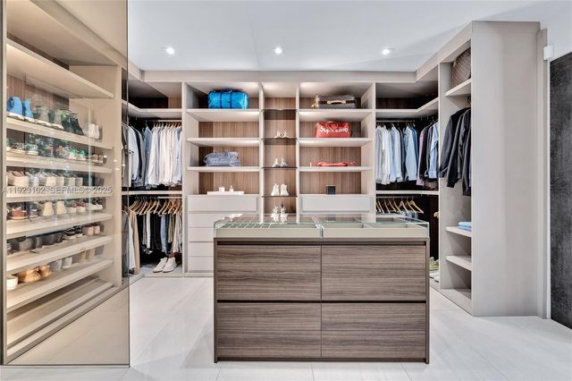 725 W 49th St, Miami Beach, FL 33140