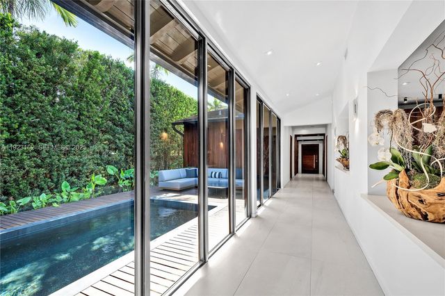 725 W 49th St, Miami Beach, FL 33140