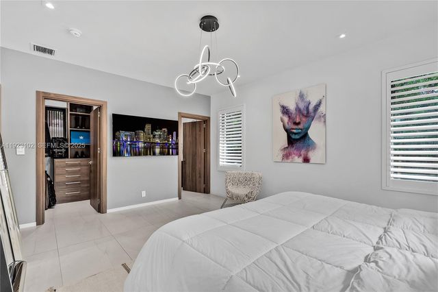 725 W 49th St, Miami Beach, FL 33140