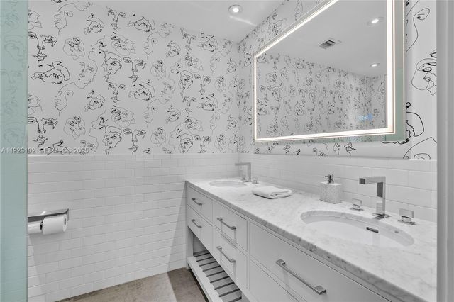 725 W 49th St, Miami Beach, FL 33140