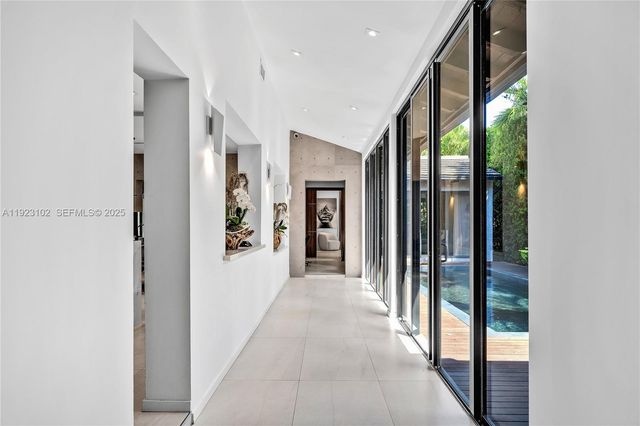 725 W 49th St, Miami Beach, FL 33140