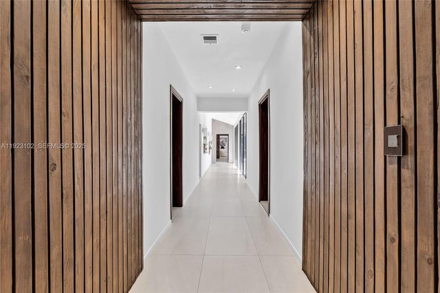 725 W 49th St, Miami Beach, FL 33140