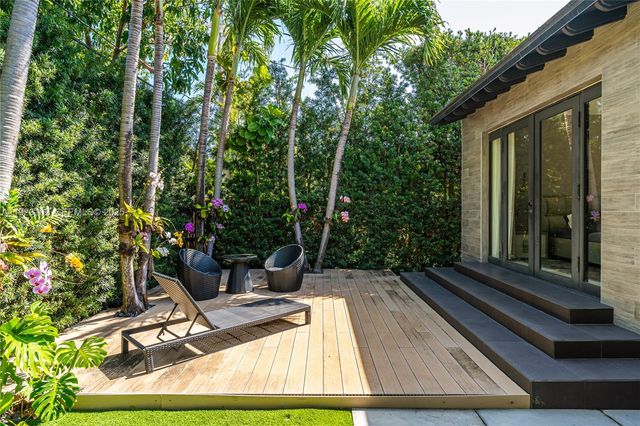 725 W 49th St, Miami Beach, FL 33140