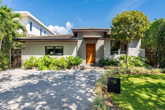 725 W 49th St, Miami Beach, FL 33140