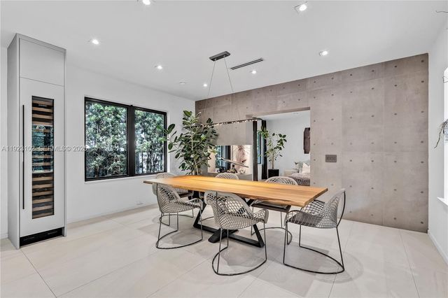 725 W 49th St, Miami Beach, FL 33140