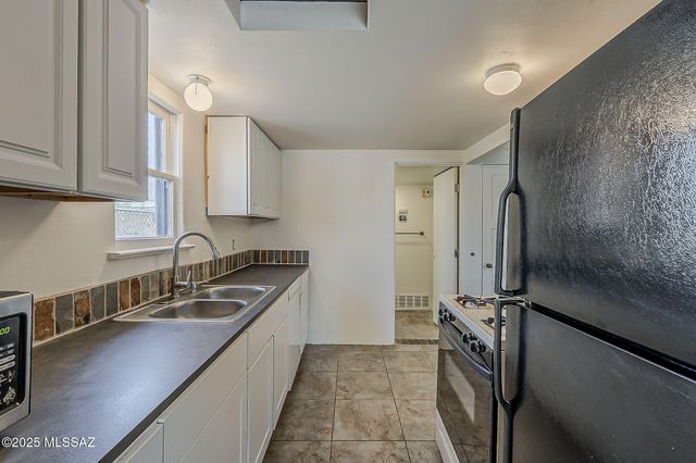 2002 N Winstel Boulevard, Tucson, AZ 85716