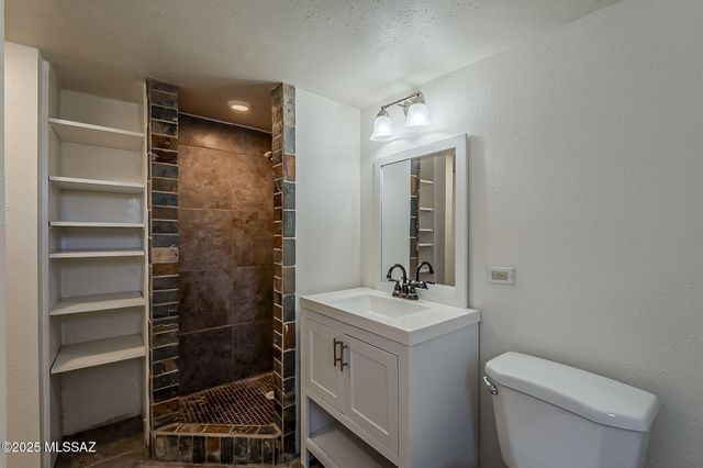 2002 N Winstel Boulevard, Tucson, AZ 85716