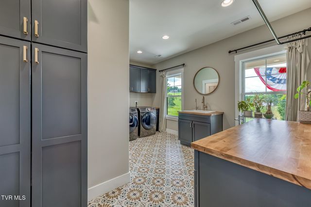 2908 Carroll Creek Road, Johnson City, TN 37615
