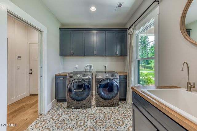 2908 Carroll Creek Road, Johnson City, TN 37615