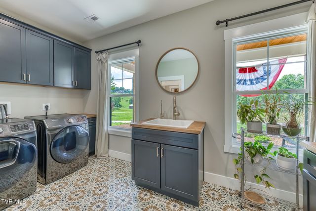 2908 Carroll Creek Road, Johnson City, TN 37615
