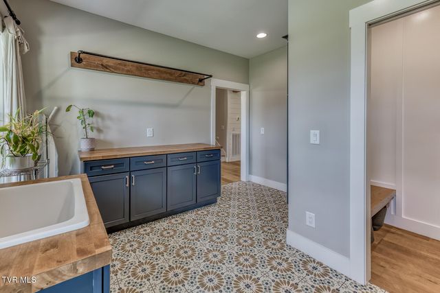 2908 Carroll Creek Road, Johnson City, TN 37615