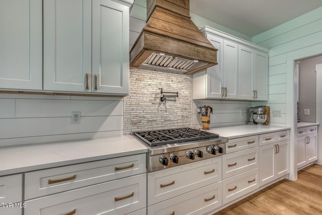 2908 Carroll Creek Road, Johnson City, TN 37615
