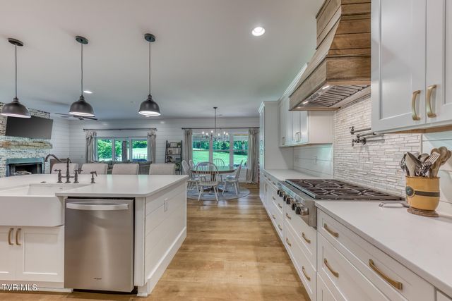 2908 Carroll Creek Road, Johnson City, TN 37615