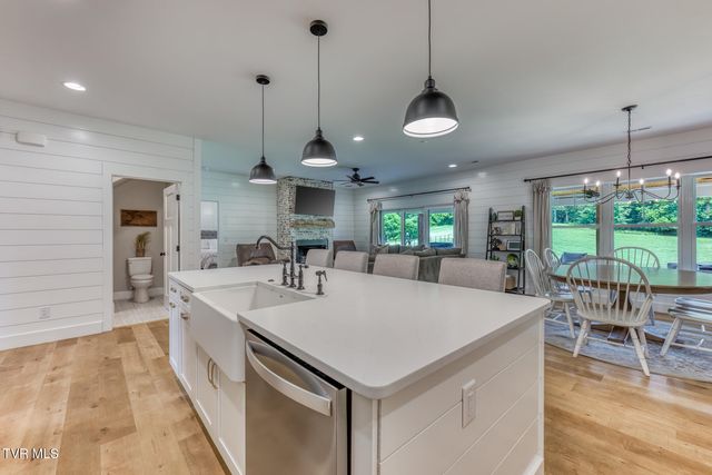 2908 Carroll Creek Road, Johnson City, TN 37615
