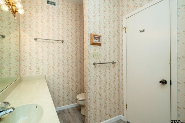 132 Pine Glen Lane, Holly Lake Ranch, TX 75765