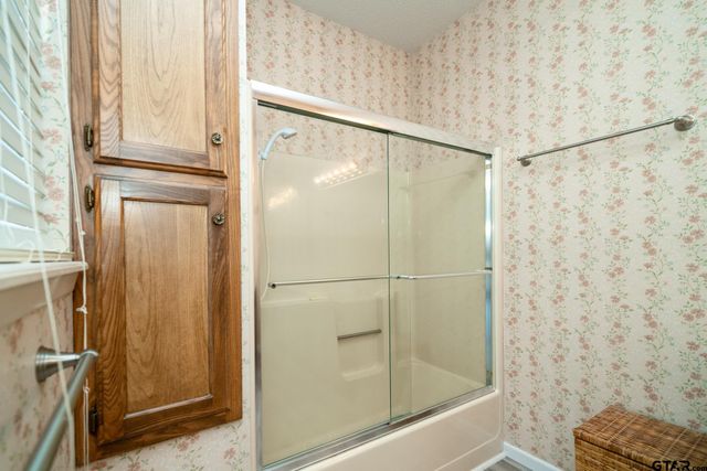 132 Pine Glen Lane, Holly Lake Ranch, TX 75765