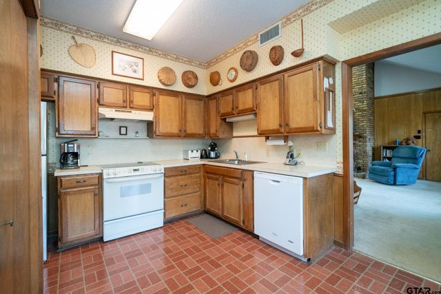 132 Pine Glen Lane, Holly Lake Ranch, TX 75765