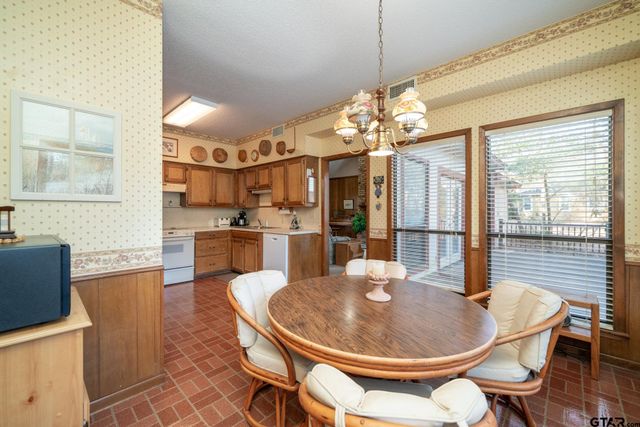 132 Pine Glen Lane, Holly Lake Ranch, TX 75765