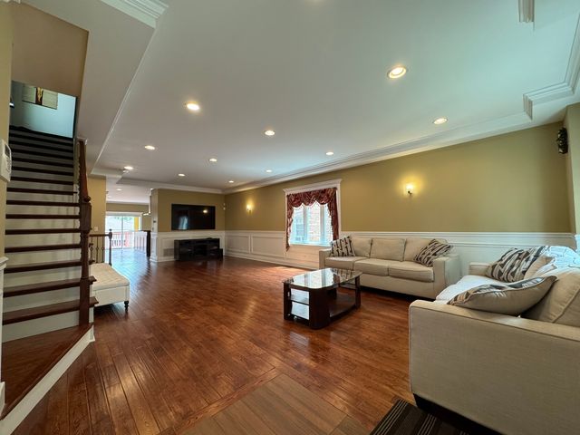 3349 N Paris Avenue, Chicago, IL 60634
