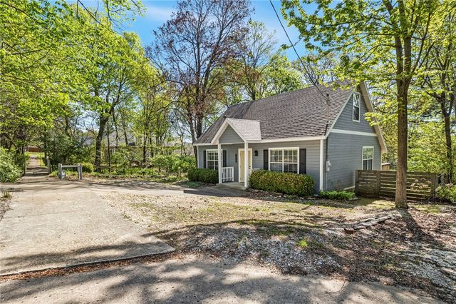 2826 Old Wire Road, Fayetteville, AR 72703