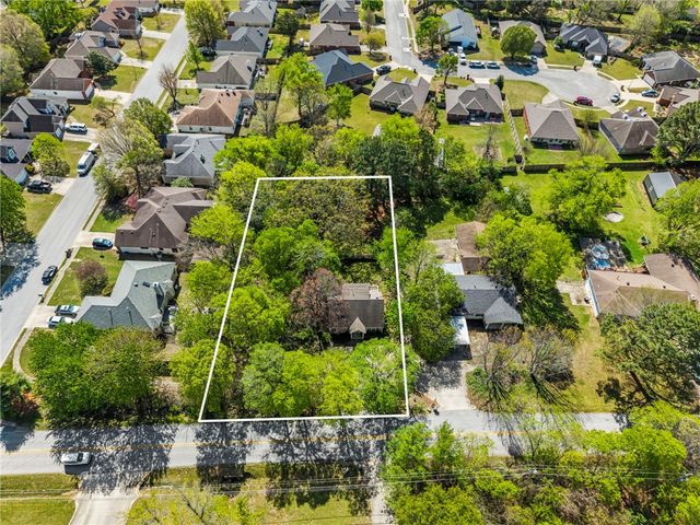 2826 Old Wire Road, Fayetteville, AR 72703