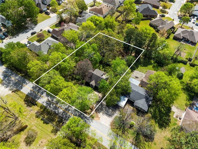 2826 Old Wire Road, Fayetteville, AR 72703