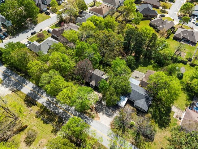 2826 Old Wire Road, Fayetteville, AR 72703