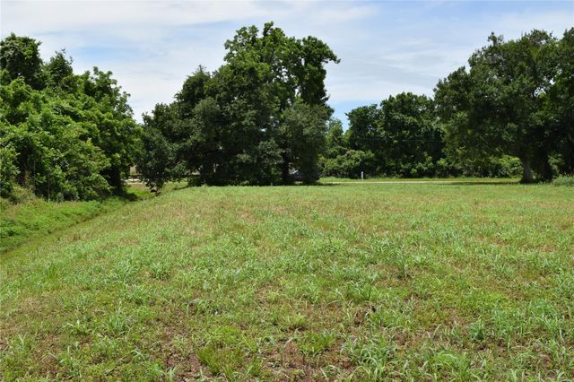 22819 Pittman Drive, Angleton, TX 77515