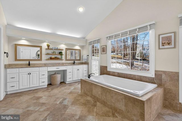 11732 SADDLE CRESCENT CIR, Oakton, VA 22124