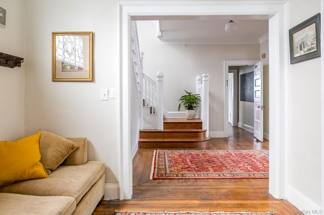 2 S Pine Avenue, Colonie, NY 12208