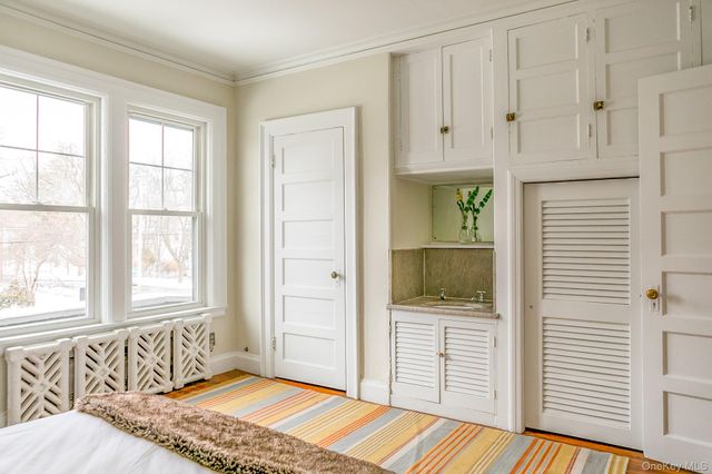 2 S Pine Avenue, Colonie, NY 12208