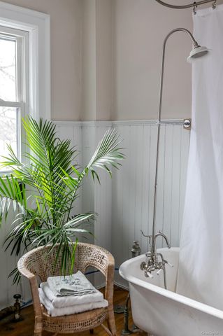 2 S Pine Avenue, Colonie, NY 12208