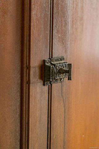 2 S Pine Avenue, Colonie, NY 12208