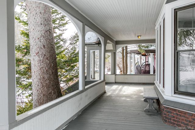 2 S Pine Avenue, Colonie, NY 12208