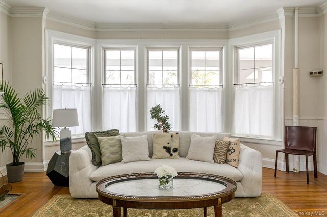 2 S Pine Avenue, Colonie, NY 12208