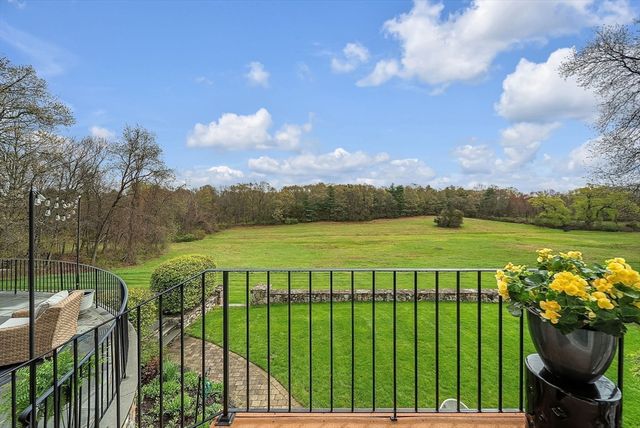 38 Fieldstone Farm Rd, Sudbury, MA 01776