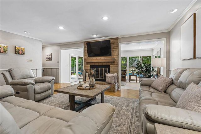 6767 POPLAR PIKE, Memphis, TN 38119