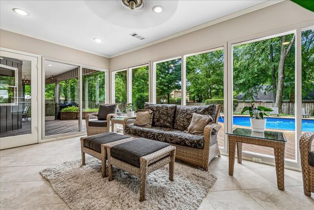 6767 POPLAR PIKE, Memphis, TN 38119