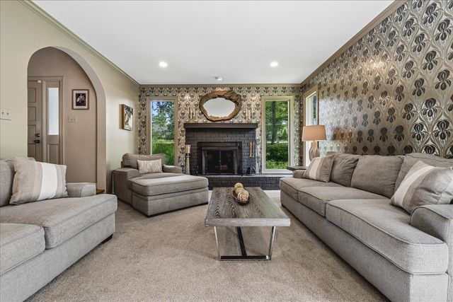 6767 POPLAR PIKE, Memphis, TN 38119