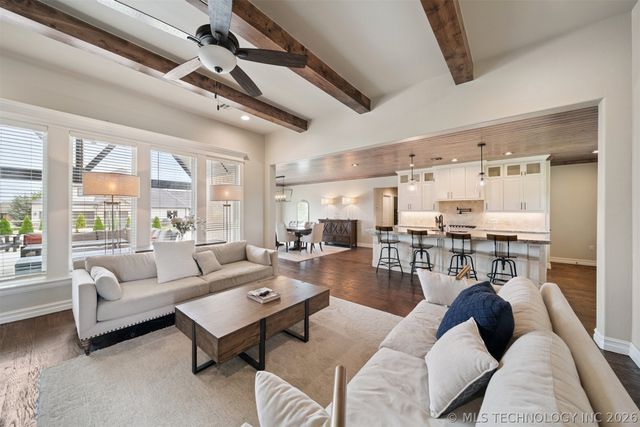 6110 N Creekwood Drive, Owasso, OK 74055