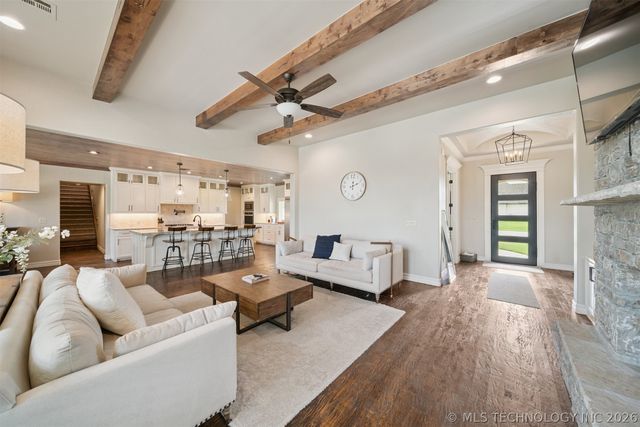 6110 N Creekwood Drive, Owasso, OK 74055