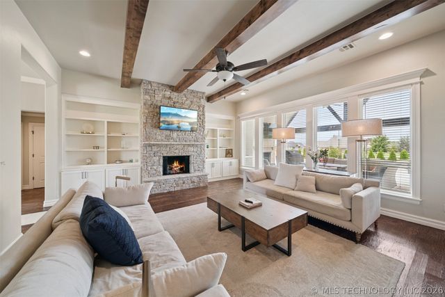 6110 N Creekwood Drive, Owasso, OK 74055