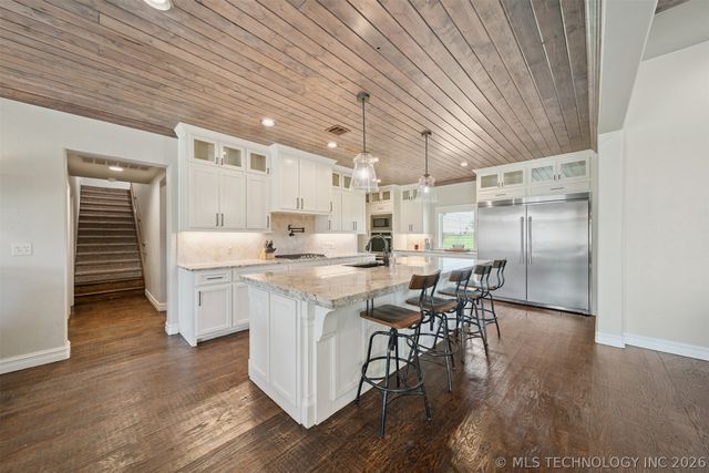 6110 N Creekwood Drive, Owasso, OK 74055