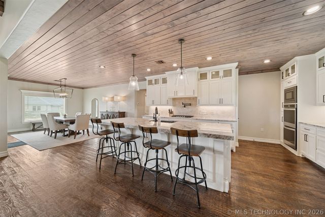 6110 N Creekwood Drive, Owasso, OK 74055