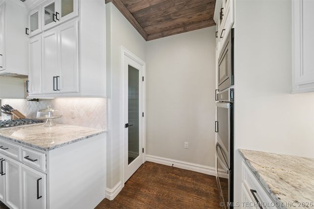 6110 N Creekwood Drive, Owasso, OK 74055