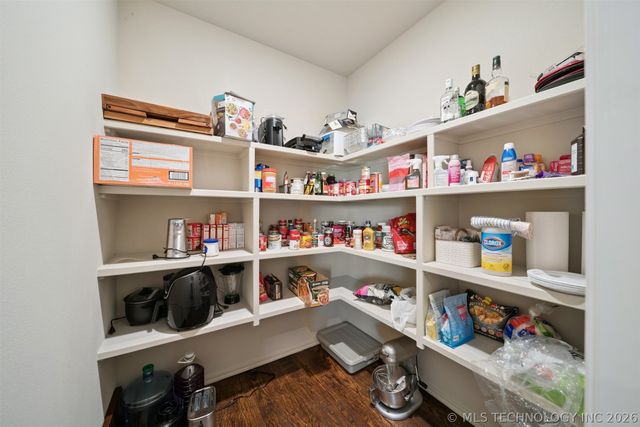 6110 N Creekwood Drive, Owasso, OK 74055