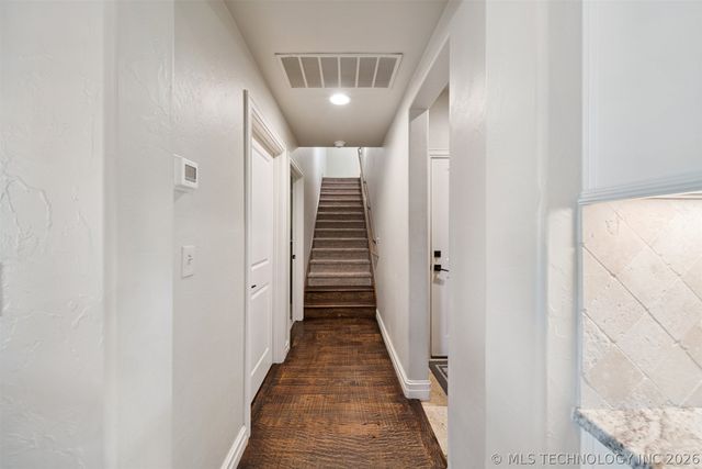 6110 N Creekwood Drive, Owasso, OK 74055