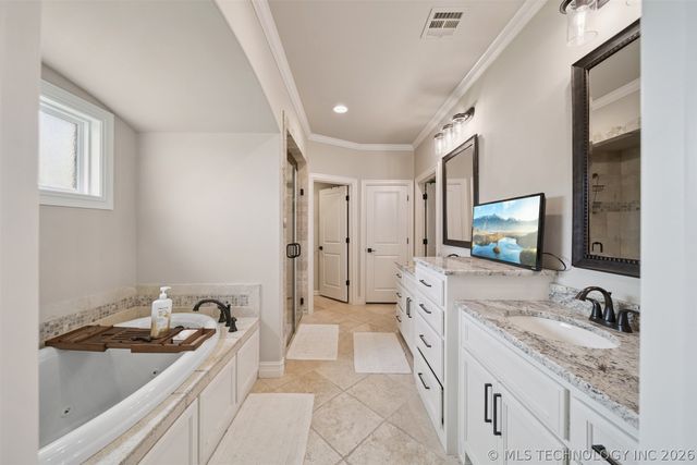 6110 N Creekwood Drive, Owasso, OK 74055