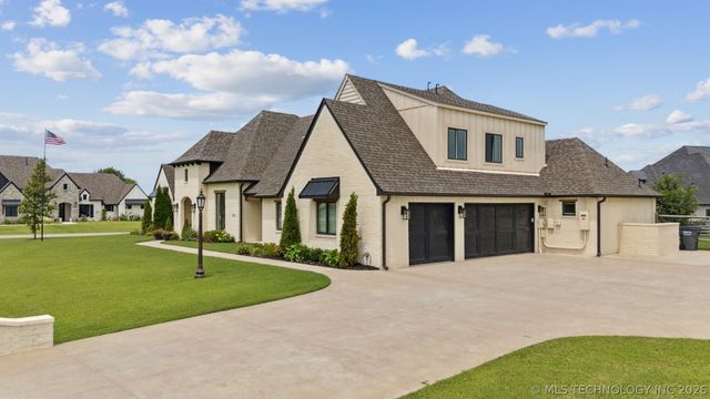 6110 N Creekwood Drive, Owasso, OK 74055