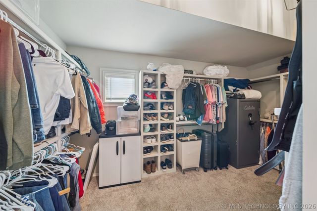 6110 N Creekwood Drive, Owasso, OK 74055